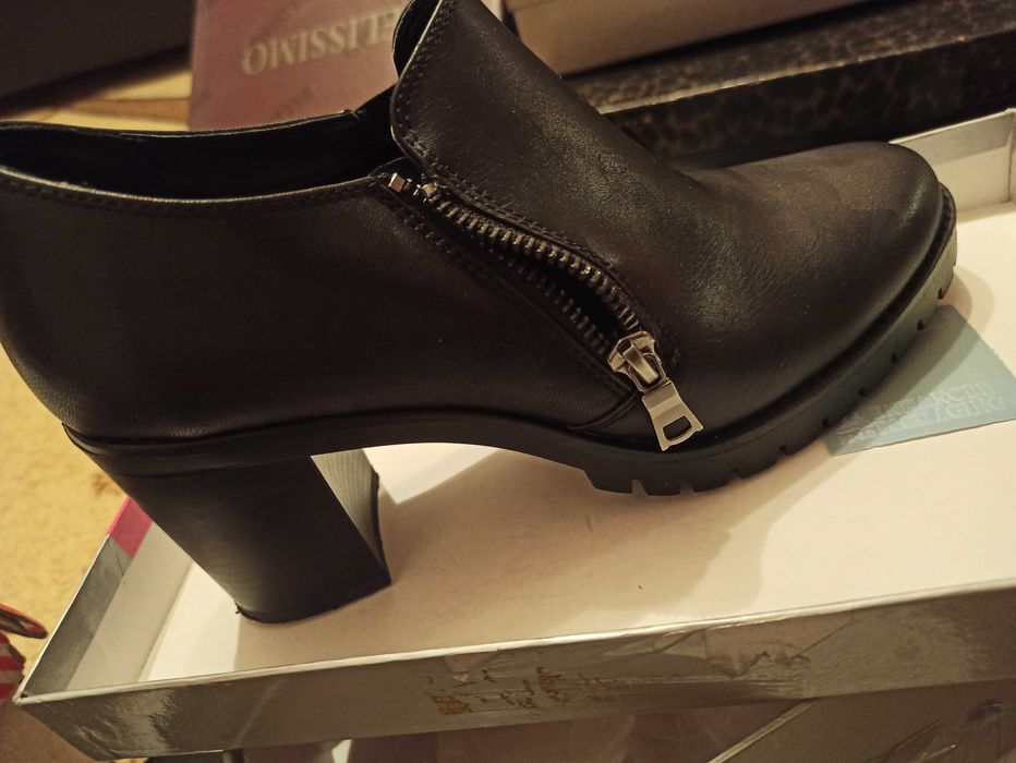 Продам полуботинки