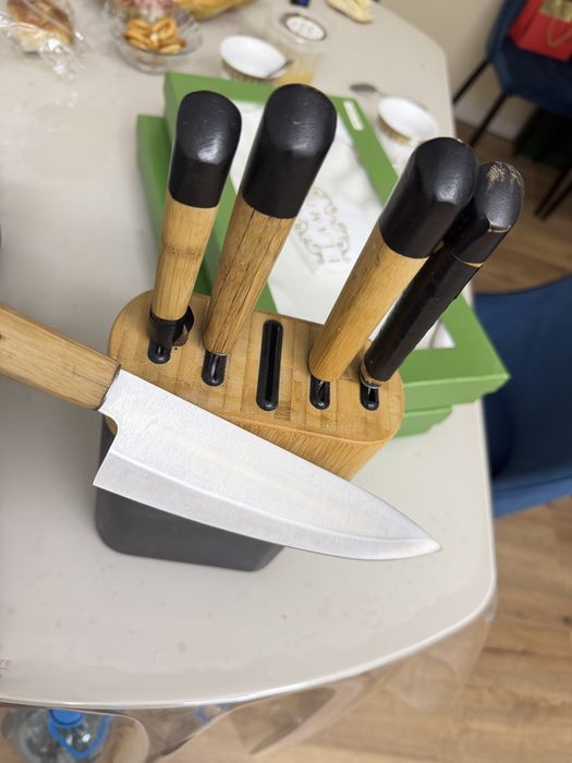 Продам набор из 5 ножей