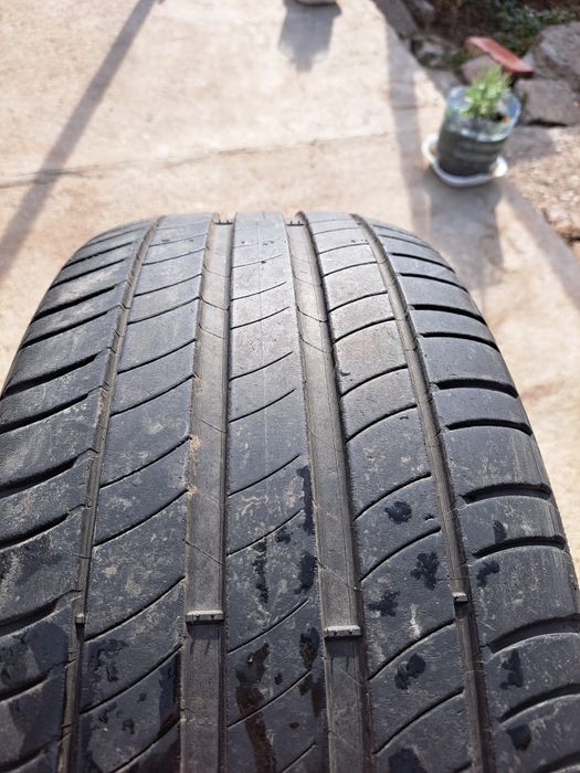 245 45 18 Michelin vara