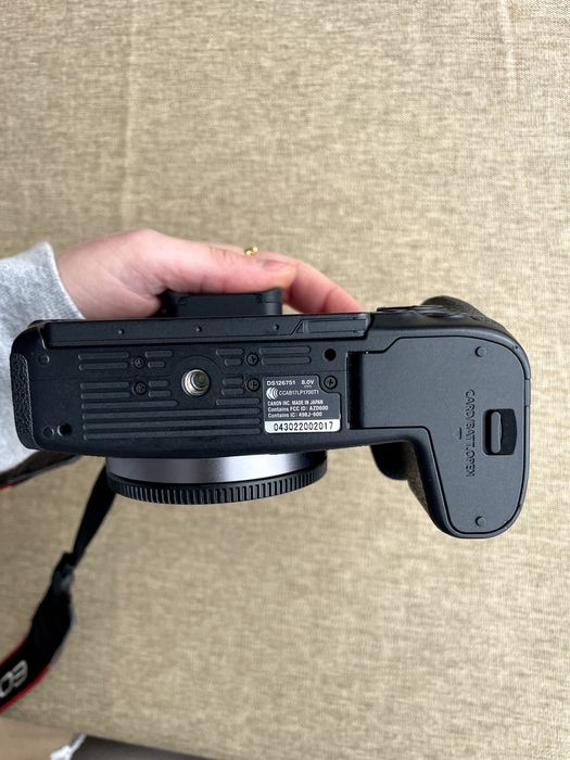 Canon EOS RP + зарядно, нова батерия и 2 допълнителни батерии