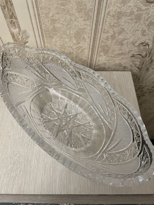 Продам  хрустальную вазу