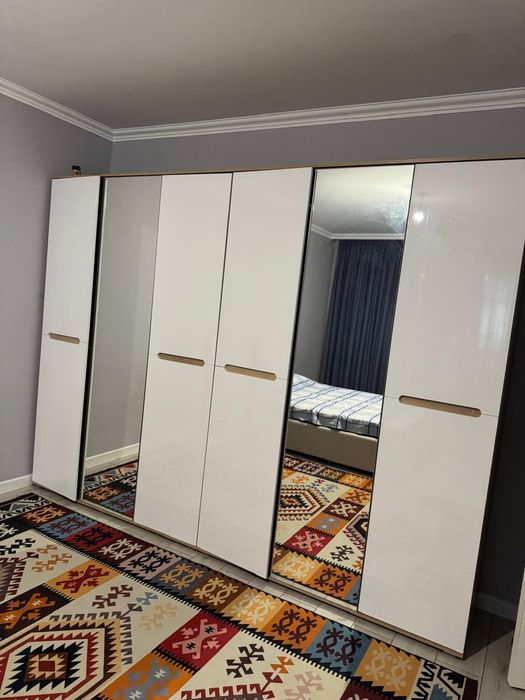 Распашные шкафы для одежды, 3 штуки