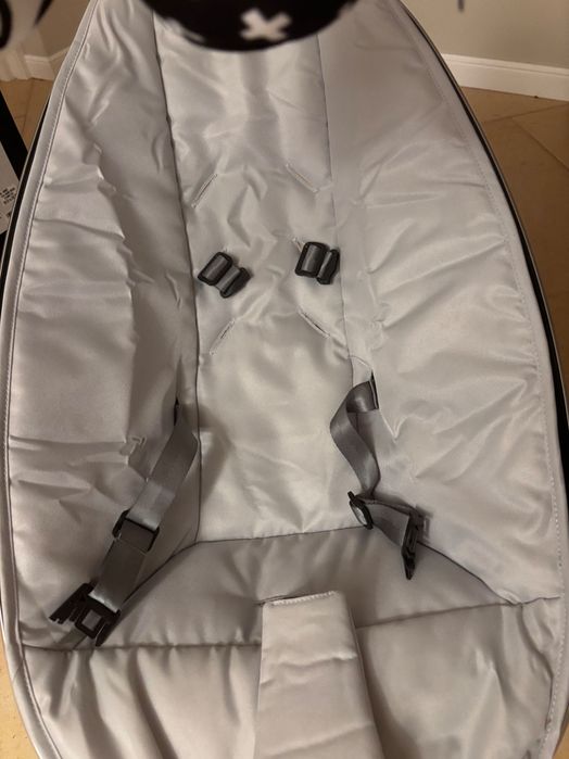 Електрическа бебешка люлка mamaRoo 5.0