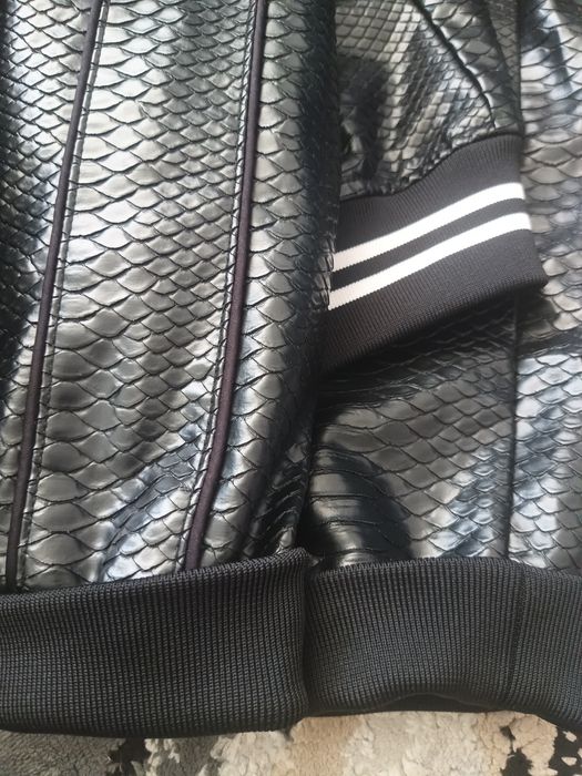 Geaca Guess mărimea 38