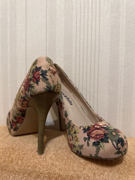 Шикарные туфли танцевали в клубах