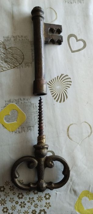 Тирбушон от месинг във форма на голям ключ