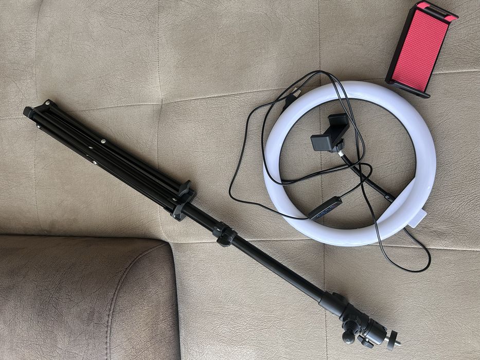 Лед Ринг - LED Ring Light Deluxe Combo с триножник и аксесоари