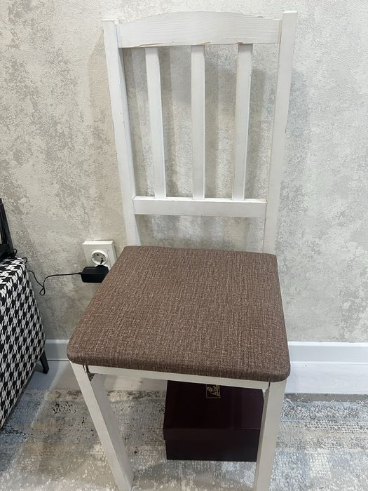 Продам стулья  4