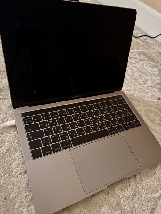 MacBook Pro 13 2016 / i5 / 8GB / 256GB / Touch Bar