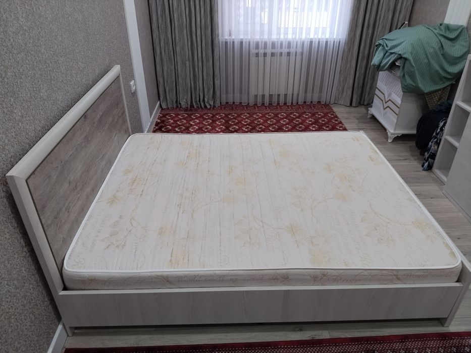 Двухспальная кровать