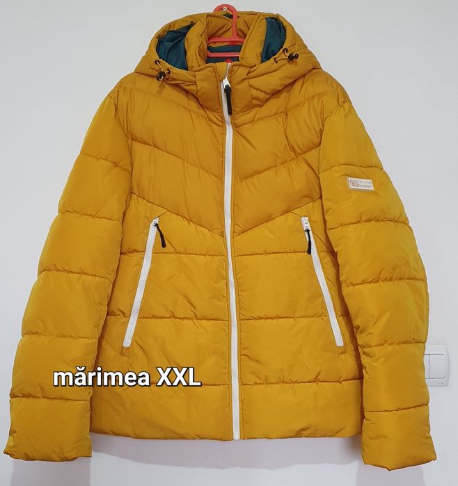 Vând geaca mărimea XXL