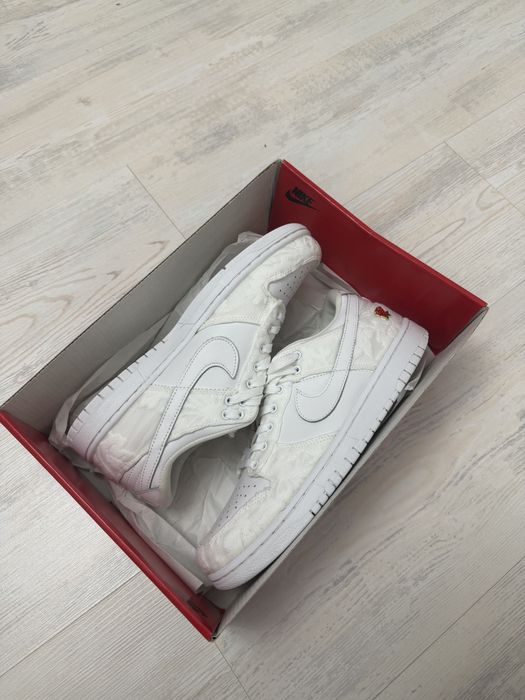 Nike Dunk Low Give Her Flowers