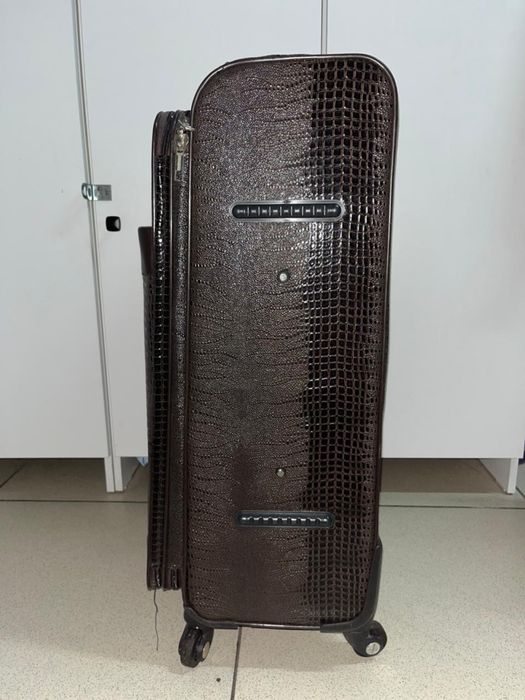Чемодан бағасы 10.000 таза жаңа