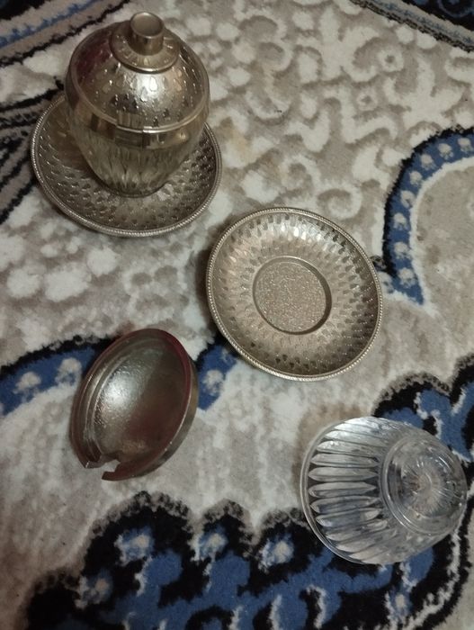 Пепельница  хрусталь и соусницы