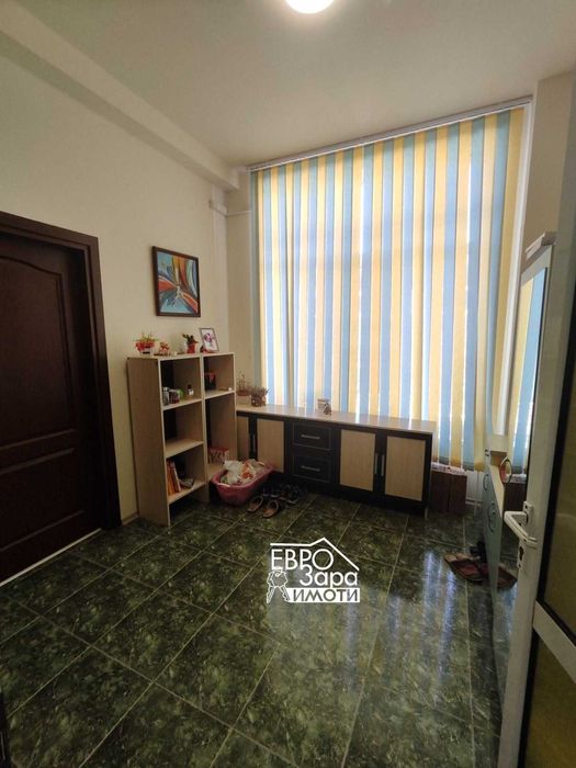 Масивна сграда за продажба – автосервиз плюс два жилищни имота