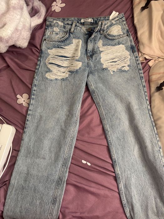 Дамски дънки с накъсан ефект