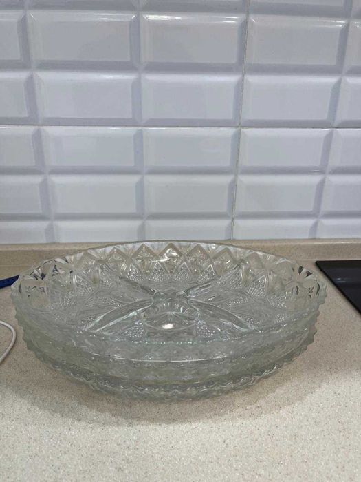 Продам тарелки для гостей