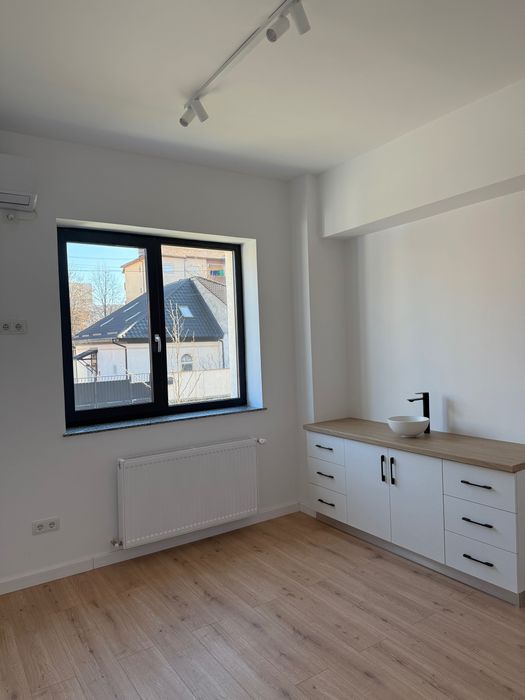 Salon de infrumusetare pe strada Ferdinand, bloc G 1