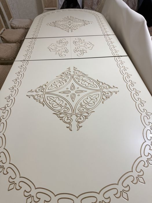 Продам большой красивый стол.