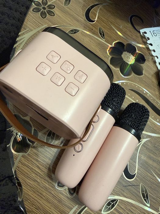 Смарт караоке колонка с два безжични микрофона