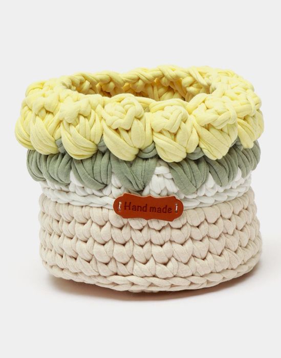 Вязаные корзины с тюльпанами, ручная работа