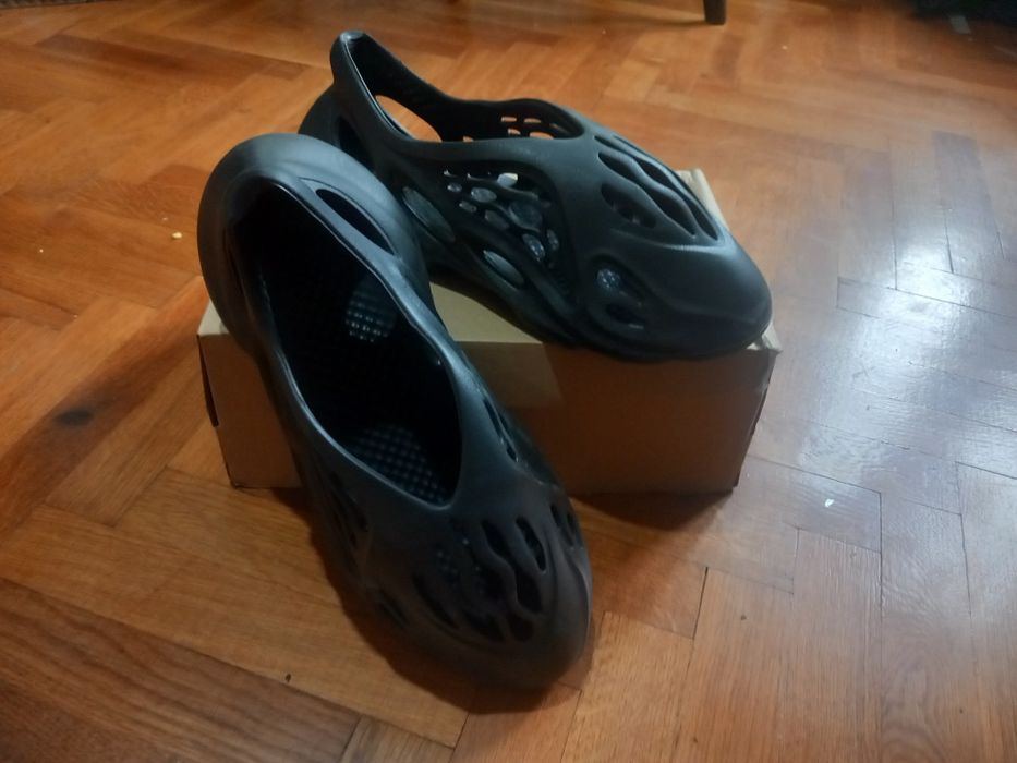 Adidas yezzy foam runner 46 номер черни Пишете ако ви интересува