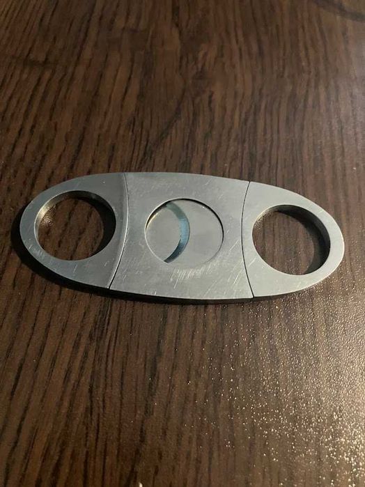 Метална гилотина (резачка) за пури – джобен модел