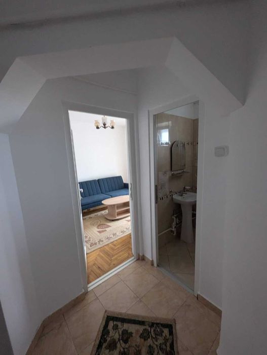 De închiriat – Apartament 3 camere, etaj 1