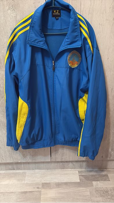 Продам спортивный костюм