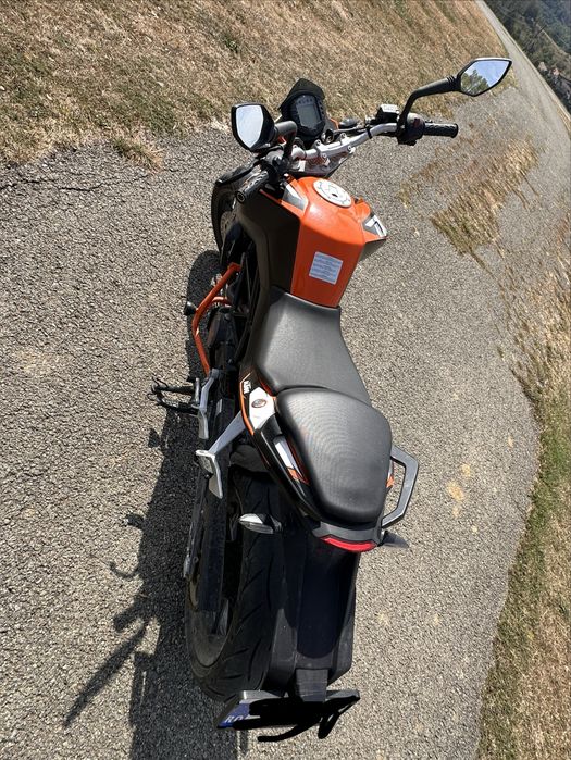 Vând KTM Duke 200