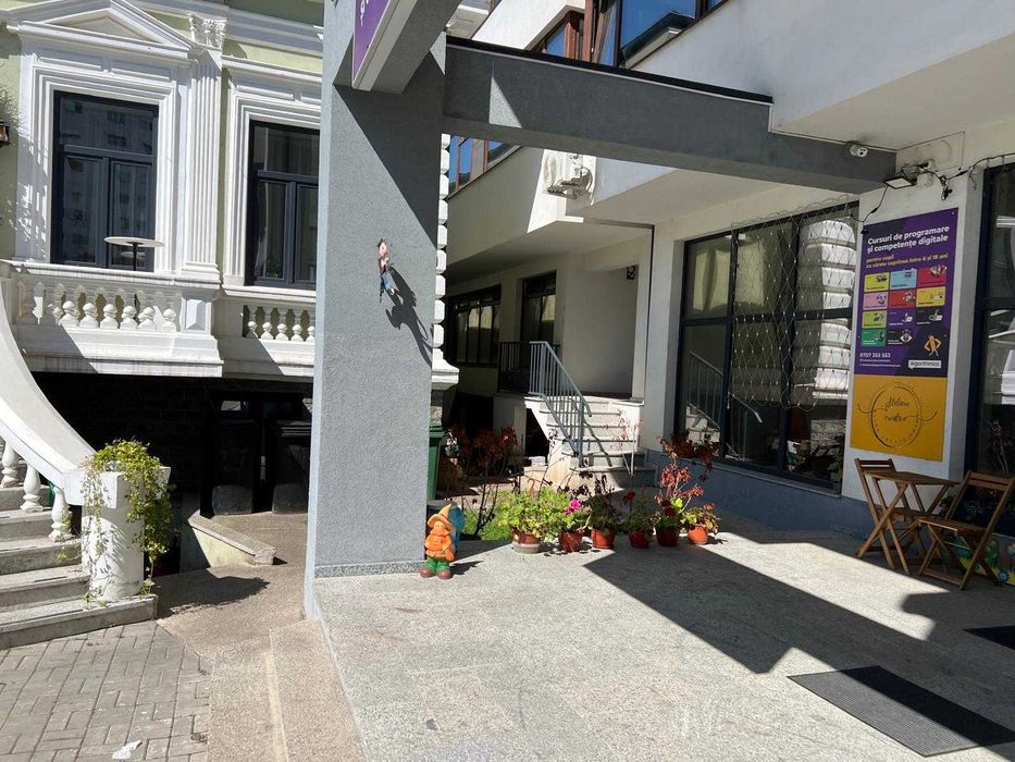 SPATIU COMERCIAL LANGA NOD CAFE zonă centrală, bloc nou, loc de parcare inclus