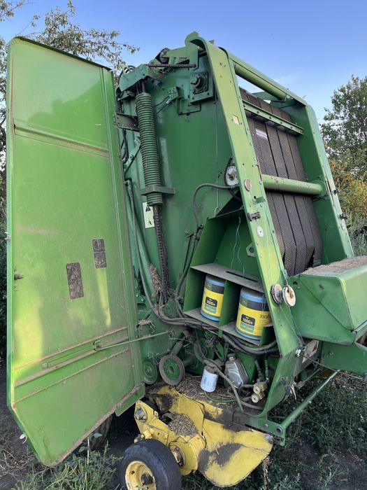 Presa baloti rotunzi John Deere 550 legare automata