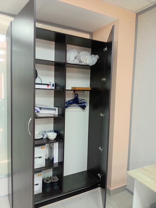 Шкаф для офиса или дома