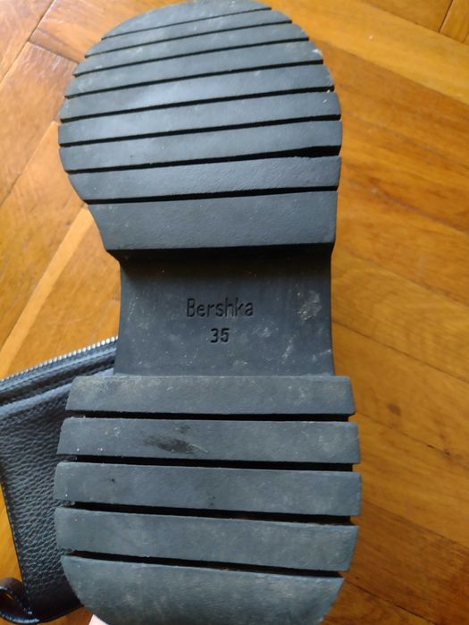 Зимни обувки Bershka номер 35.5