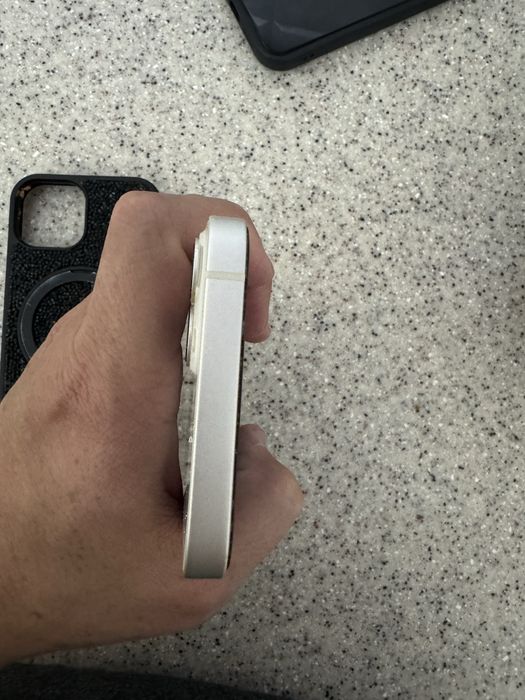 Продам Iphone 13