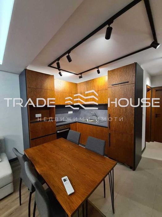 Дава се под наем Тристаен апартамент в Пловдив, Център - 120 кв.м за 800 € - Снимка #3