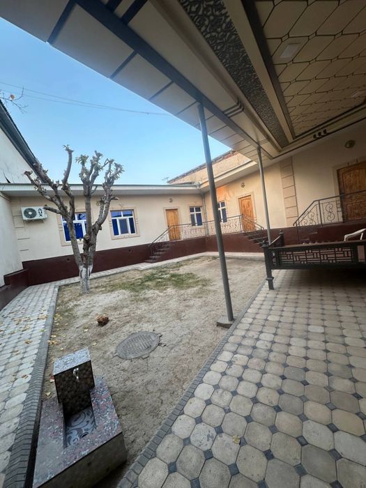 Студентларга ховли уй