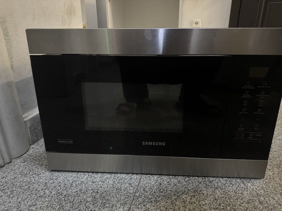Samsung MG22M8074AT