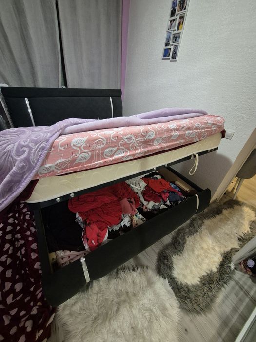 Vând pat matrimonial