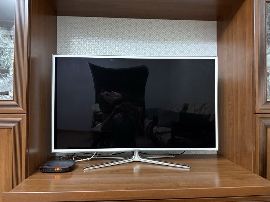 Телевизор Samsung в хорошем состояние
