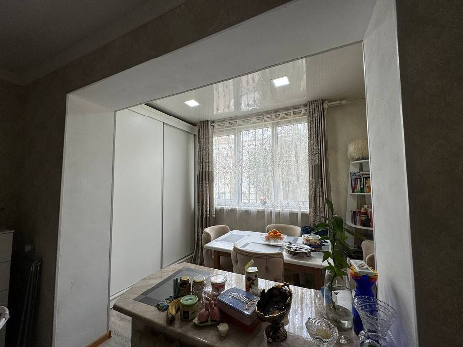 Чиланзар-1 квартал  2/2/4. Кирпичный, срочная продажа квартиры