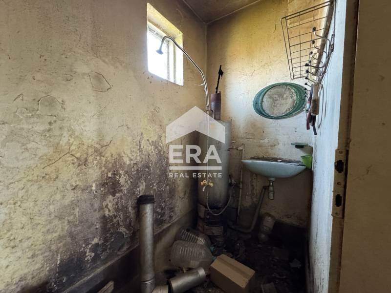 ЕКСКЛУЗИВНО! ЕРА ДРЪСТЪР предлага за продажба къща зад "Трите бъчви" -