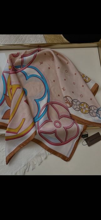 Eșarfă Louis Vuitton, model 2026, 70x70cm,4 modele, preț fix