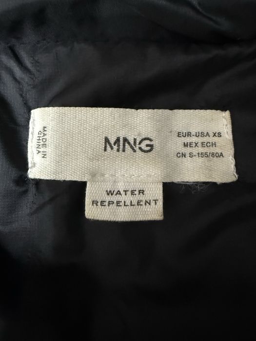 Подается куртка Mango