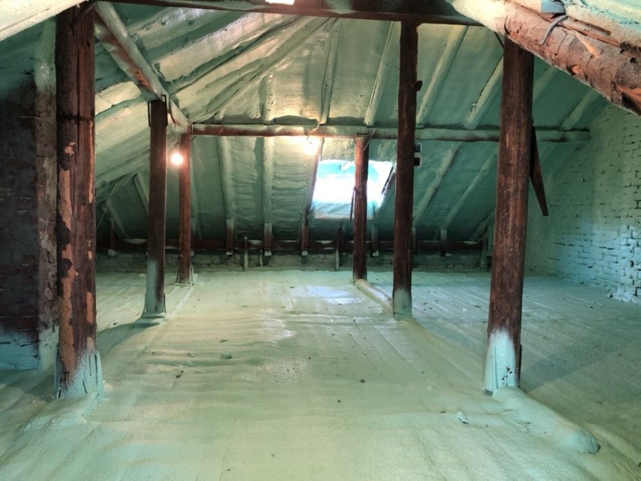 Izolatie Spuma Poliuretanica acoperiș si pod. Firma+Garanție 20 ani.