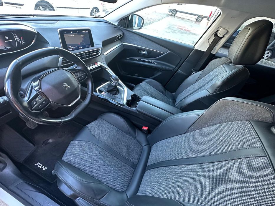 Vând Peugeot 3008 2019 1.2 benzina