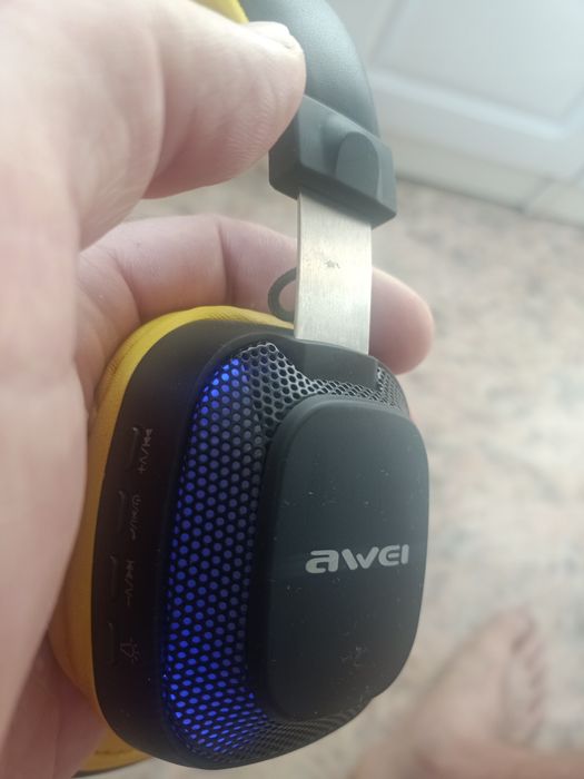 Продам наушники awei