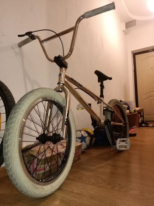 Продам BMX , белый , в хорошем состоянии