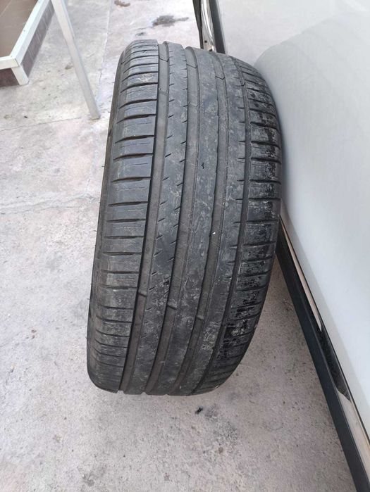 2 шины на Лисян MICHELIN в без износа.