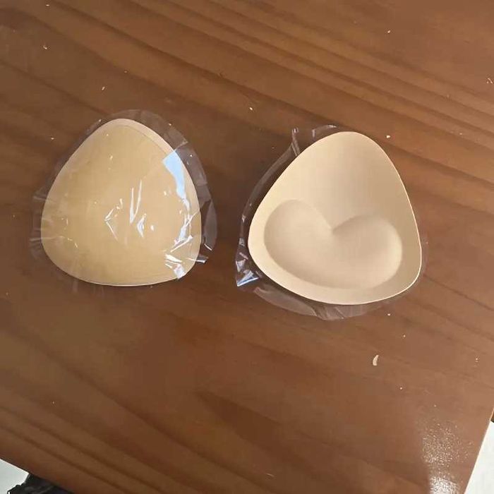 1 чифт триъгълни дебели залепващи се силиконови вложки за сутиен